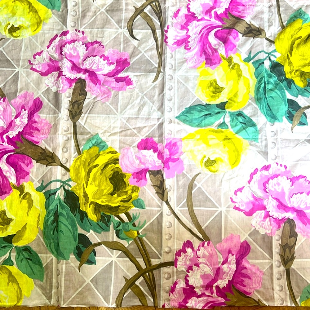 -DESIGNERS GUILD fabric remnant. DUJARDIN pattern in the color Magenta.